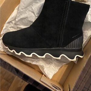 Sorel Women's Kinetic Short 9 Black Waterproof Boots NICE!